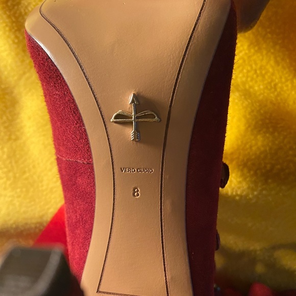 POUR LA VICTOIRE Vero Cuoio, Burgandy Suede Ankle Booties. Size 8M. - Picture 2 of 13